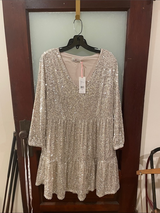 Vineyard Vines Dresses & Skirts - Vineyard Vines Gold Sequin Dress